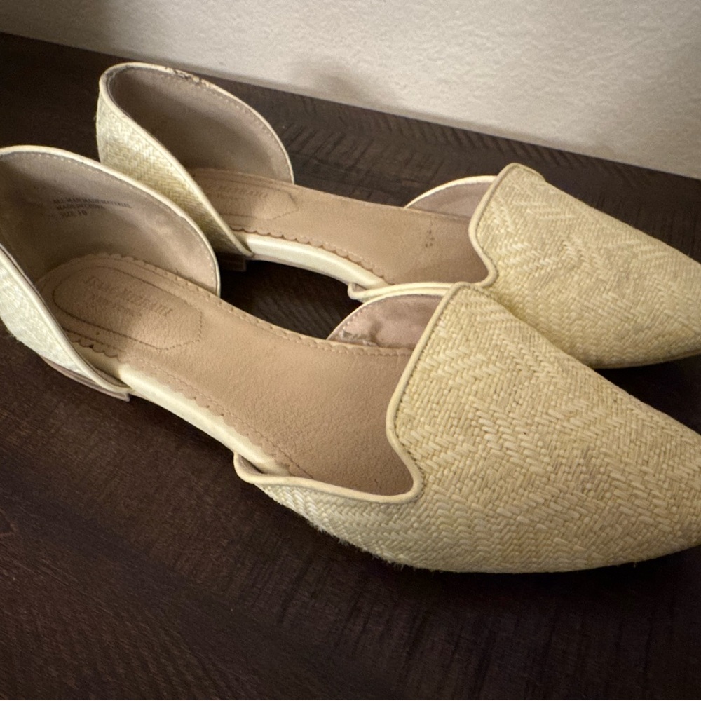 Isaac‎ Mizrahi Women's Rattan Flats